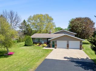 7192 Birchwood Dr, Sauk City, WI 53583