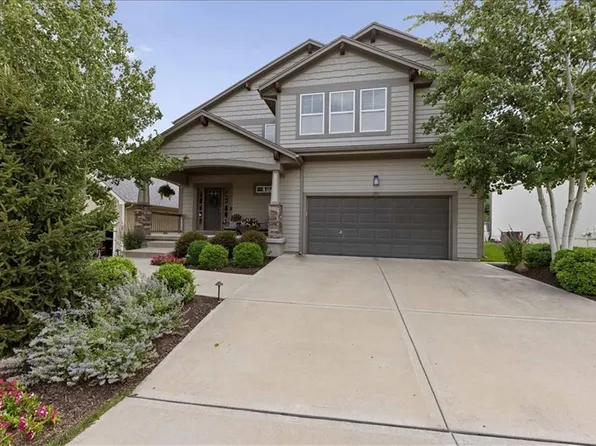 390 N Cedar Hills St, Olathe, KS 66061