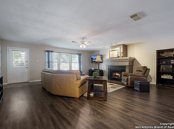 4th image of 4427 Stradford Pl