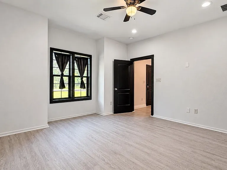 11611 Walraven Dr — Photo 10