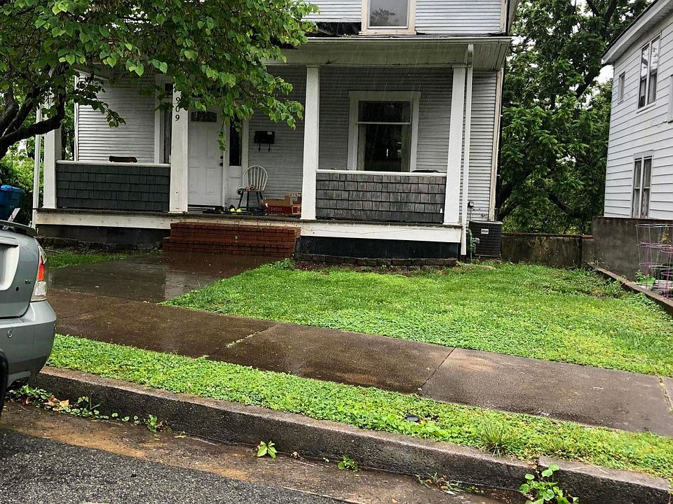 1st image of 909 5th St SE