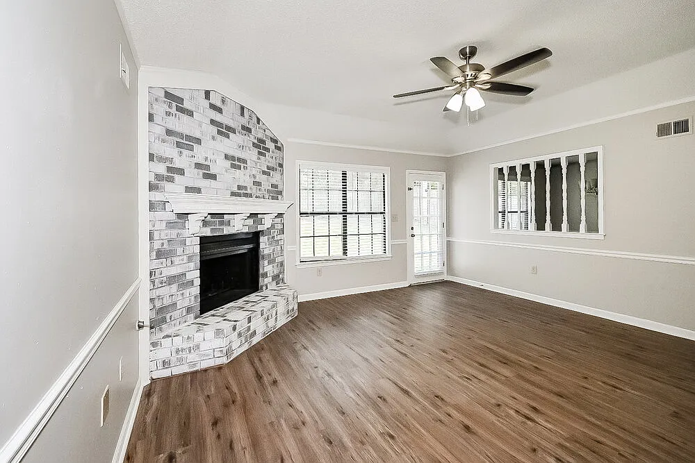 3 bed, 2.0 bath, 1446 sqft, $1,635 — Photo 3