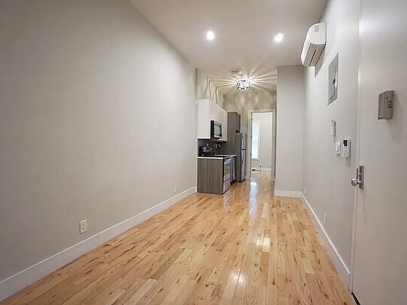 5th image of 583 Onderdonk Ave APT 2R