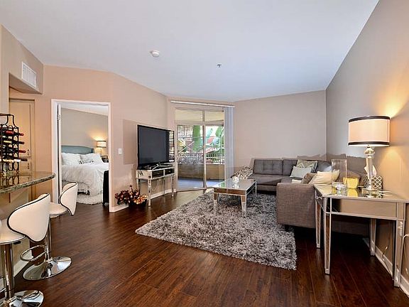4th image of 1501 Front St Unit 327