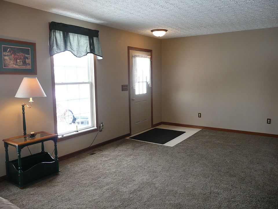 1st image of 127 Hale Ct