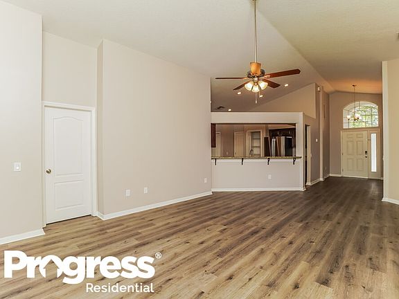 3rd image of 637 Somerstone Dr