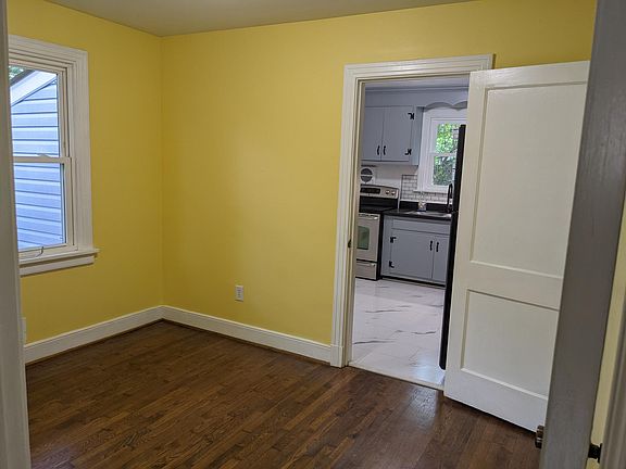 4th image of 3811 Thompson St