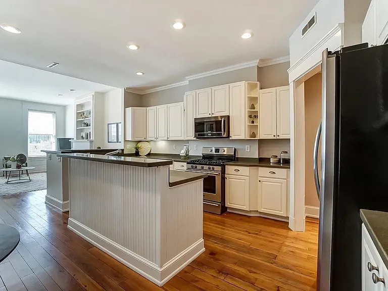 332 Milton St #2 — Photo 7