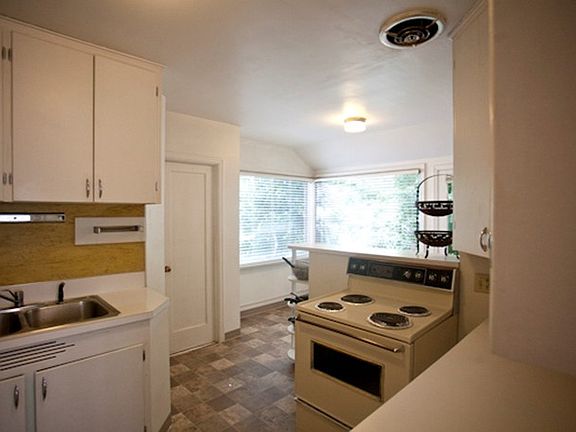 5th image of 645 NE Campus St #C