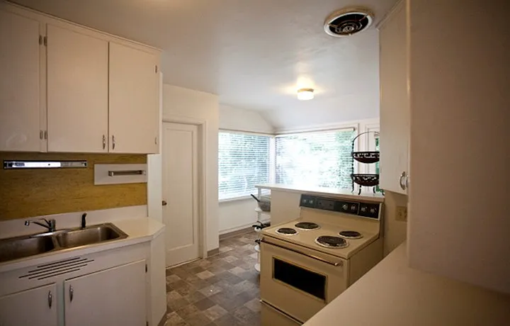 645 NE Campus St #C — Photo 5