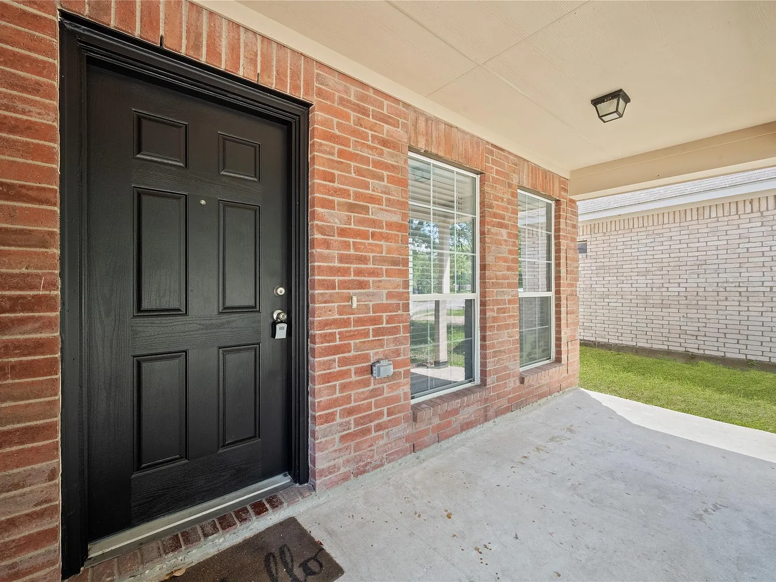 4 bed, 2.5 bath, 2556 sqft, $2,695 — Photo 3