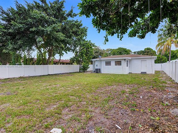 4th image of 510 NE 174th St