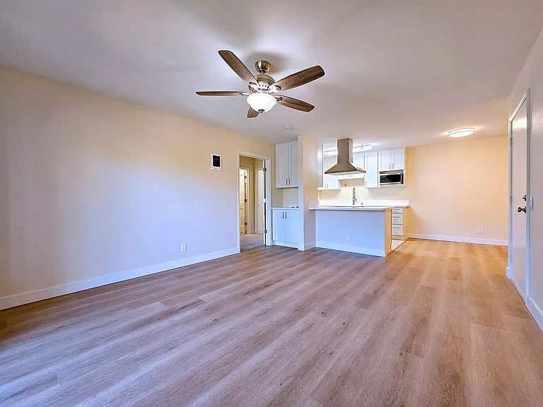 Parklane Apartments — Photo 40