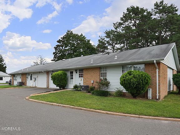 2nd image of 51A Cambridge Circle