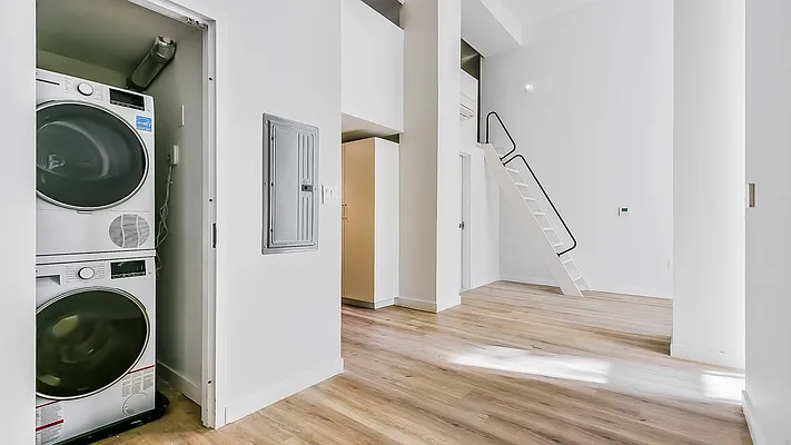 Rented by Nooklyn NYC LLC | media 46
