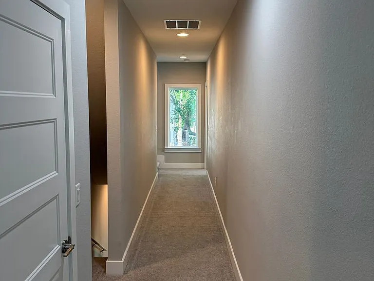 521 Peachtree Rd — Photo 2
