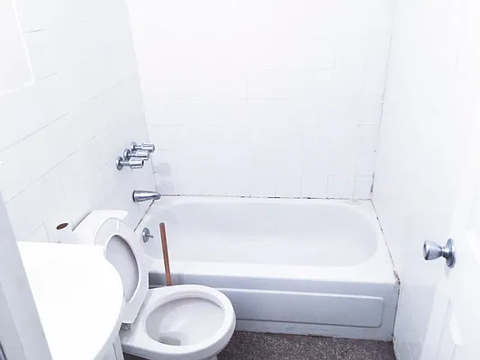 Rented by New York Realty Minimax Inc | media 38