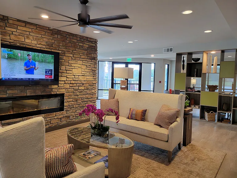 Messina Luxury Apartments — Photo 13