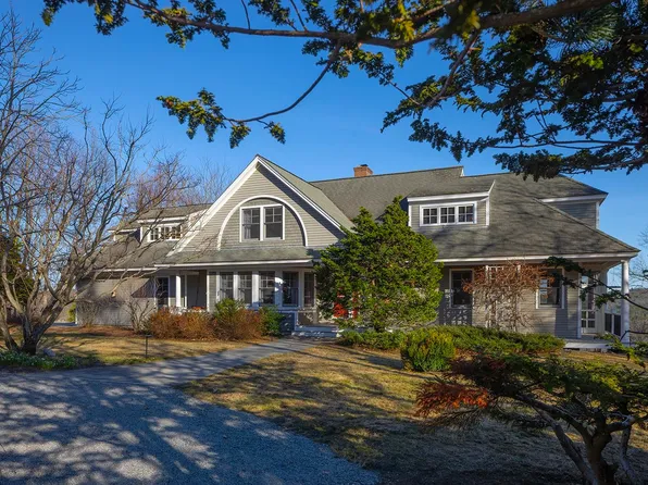 6 Chester Drive, Weare, NH 03281