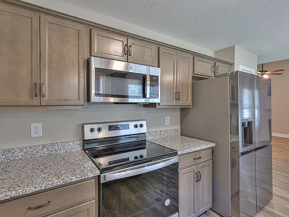 5th image of 525 Burgess Ct