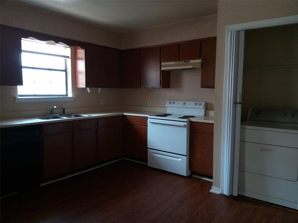2nd image of 732 Schmitz Ave APT 3