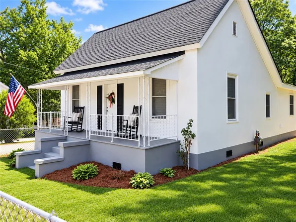 12 Guy St, Pelzer, SC 29669