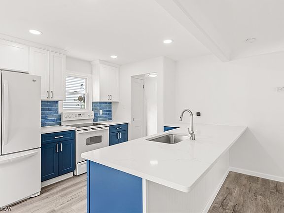 5th image of 7025 Greenleaf Ave