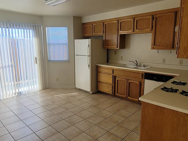 1024 W Graaf Ave #B — Photo 4