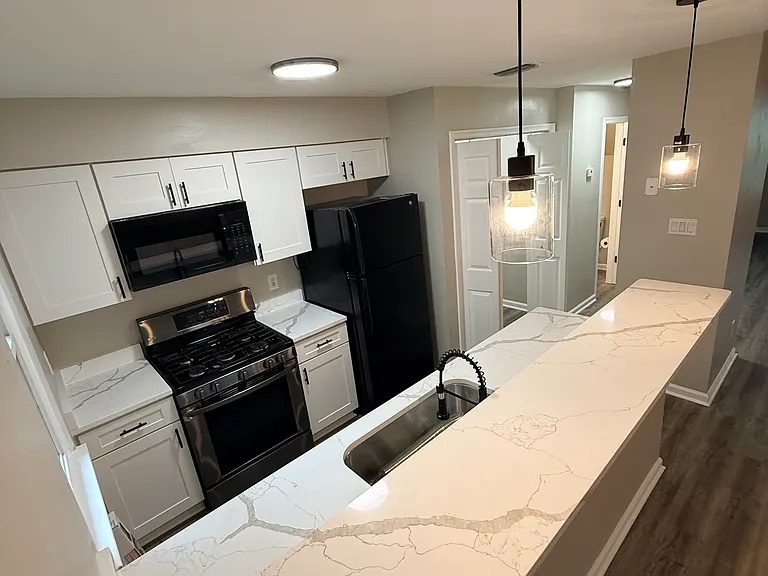 755 Huntly Dr — Photo 7