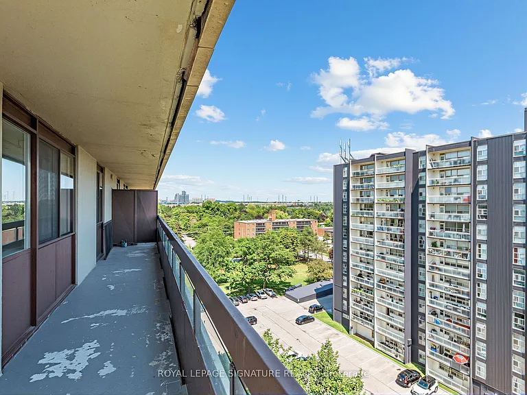 8111 Yonge St #1010 — Photo 32