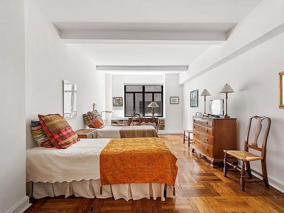 5th image of 25 W 54th St #8DE