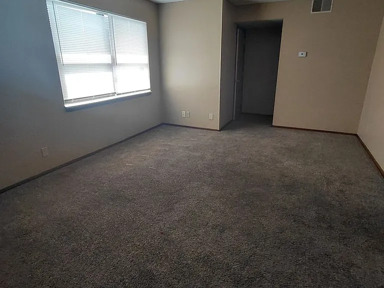East Terrace Apts — Photo 5