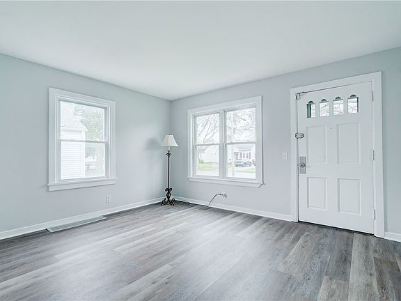 4th image of 208 Chesterton Rd