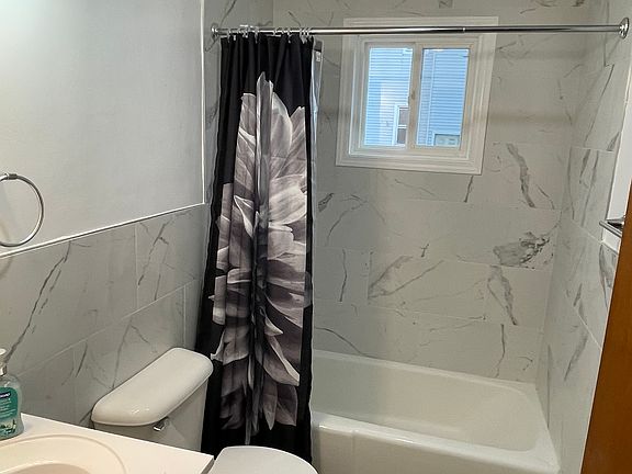 3rd image of 562 23rd St APT B