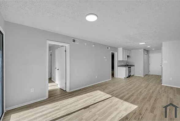 2 bed, 800 sqft, $1,725 — Photo 2
