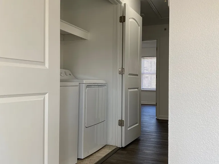 2409 Arctic Ave #202 — Photo 9