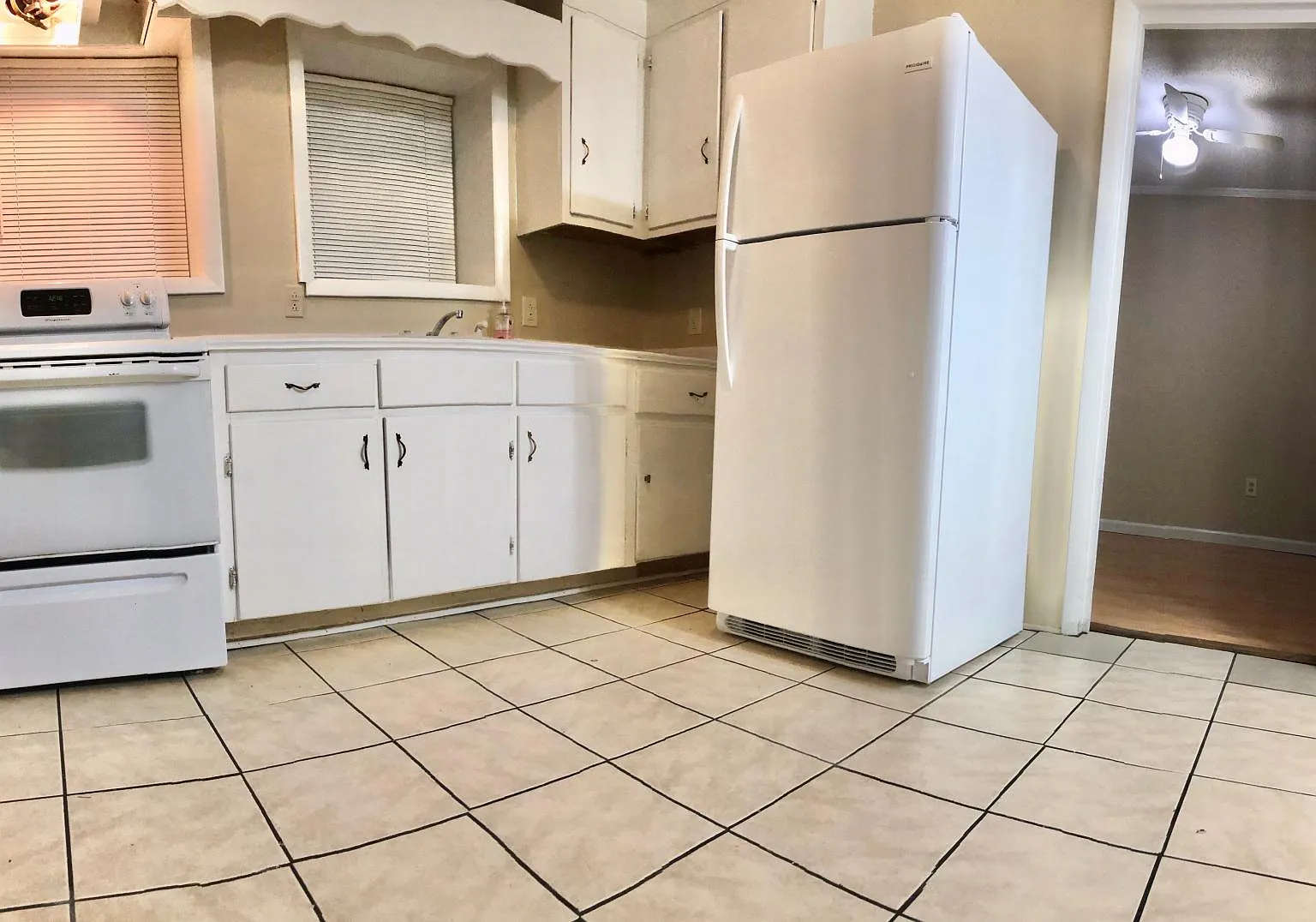 3 bed, $1,084 — Photo 1