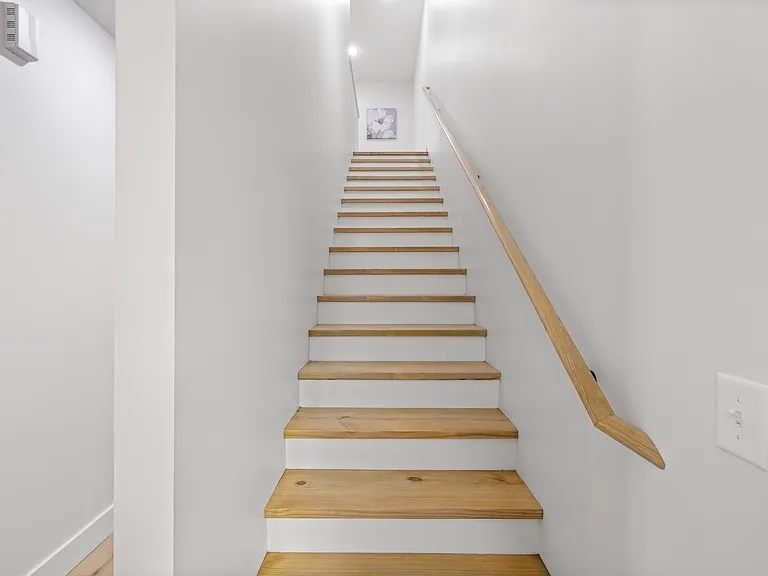 689 Neighborhood Rd — Photo 17