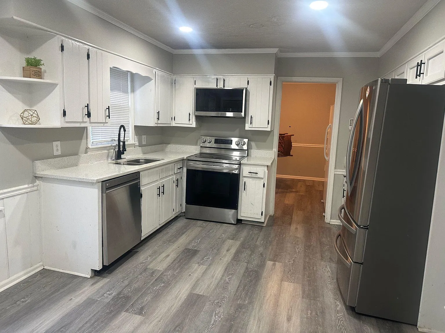 4 bed, 2.5 bath, 239 sqft, $897 — Photo 2