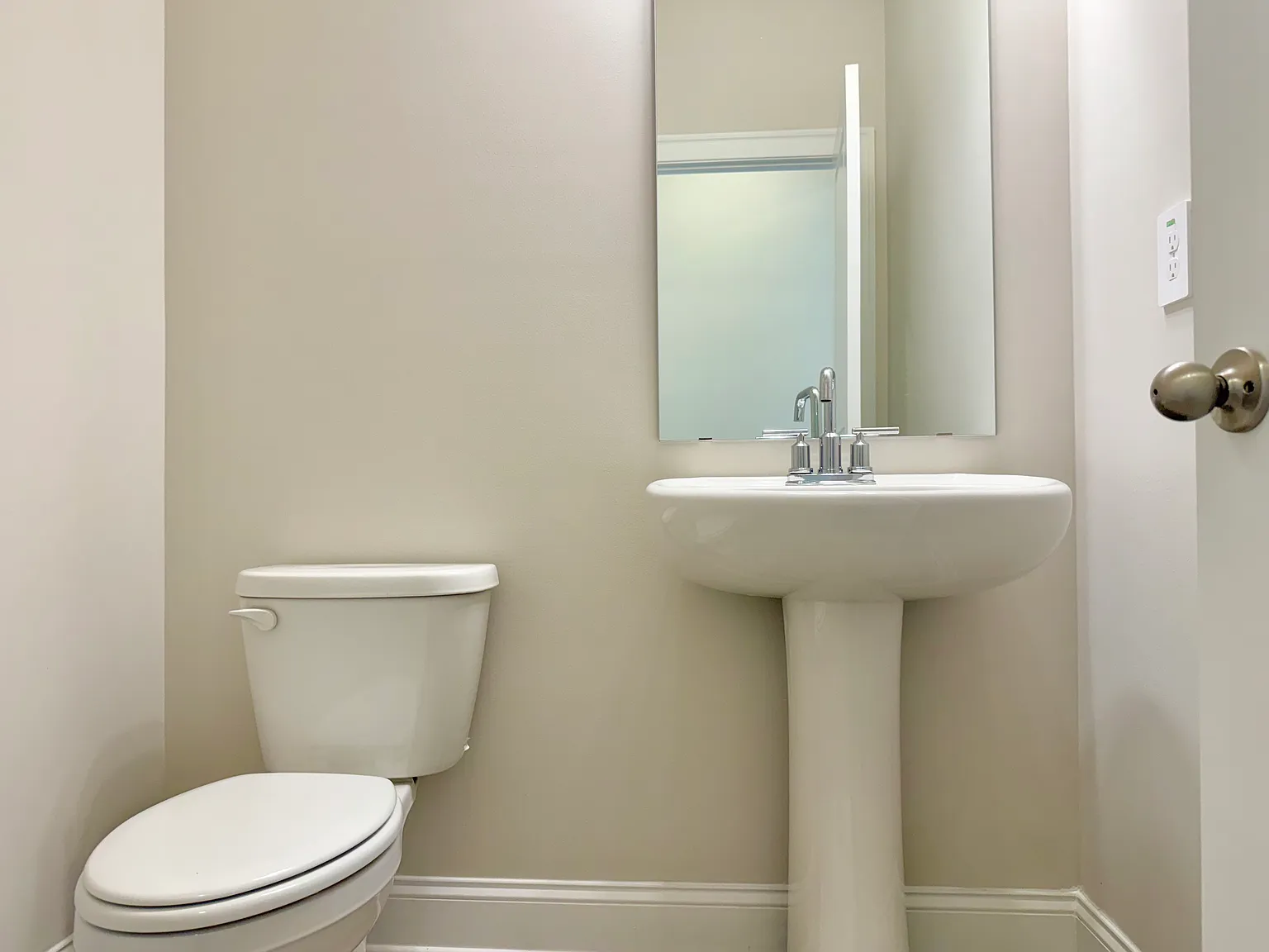 4 bed, 3.5 bath, 2247 sqft, $2,800 — Photo 4