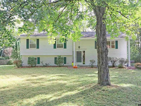 2nd image of 924 Northumberland Dr