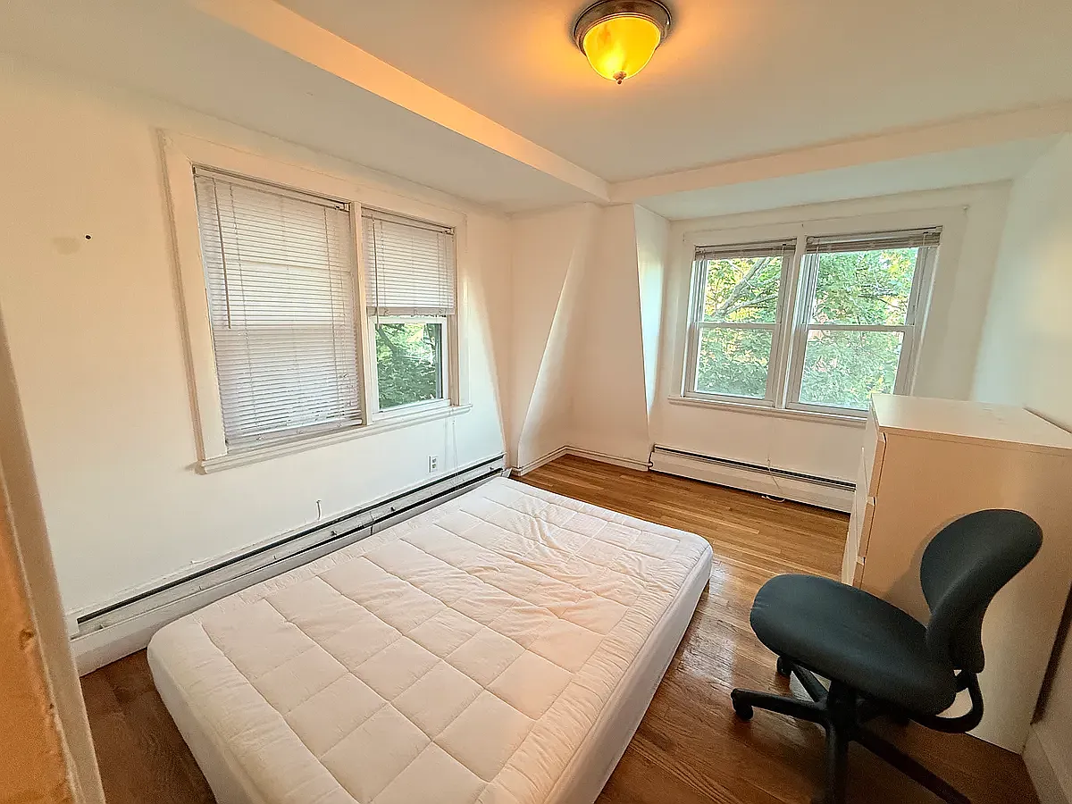 278 Harvard St — Photo 4