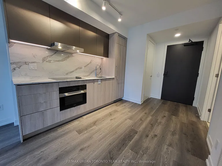 771 Yonge St #605 — Photo 4