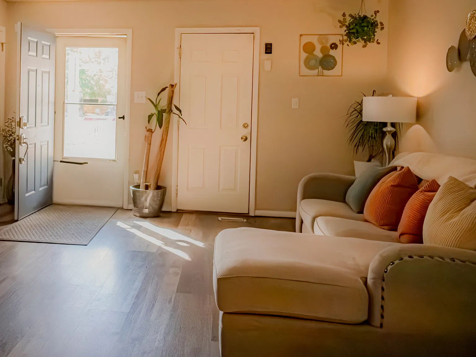 4 bed, 1324 sqft, $2,000 — Photo 2