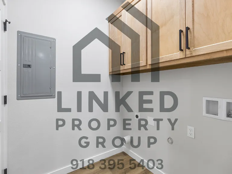 126 E Midway St — Photo 14