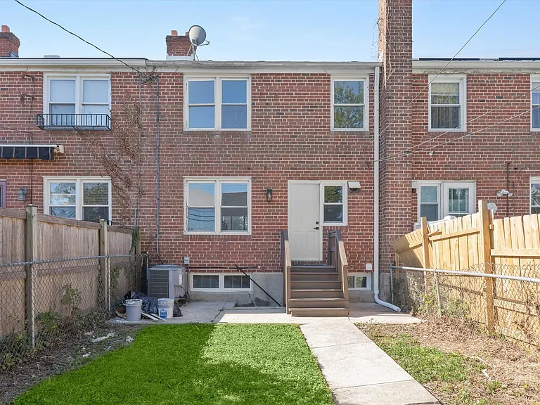 1302 Woodbourne Ave — Photo 22