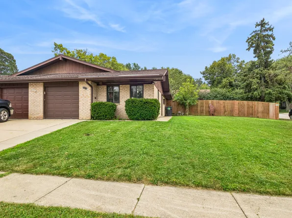 131 Innsbrook Dr, Streamwood, IL 60107