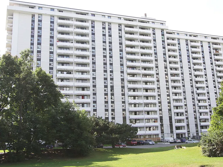 200 Gateway Blvd — Photo 12