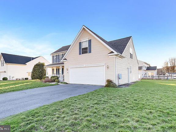 3rd image of 126 Paddock Dr
