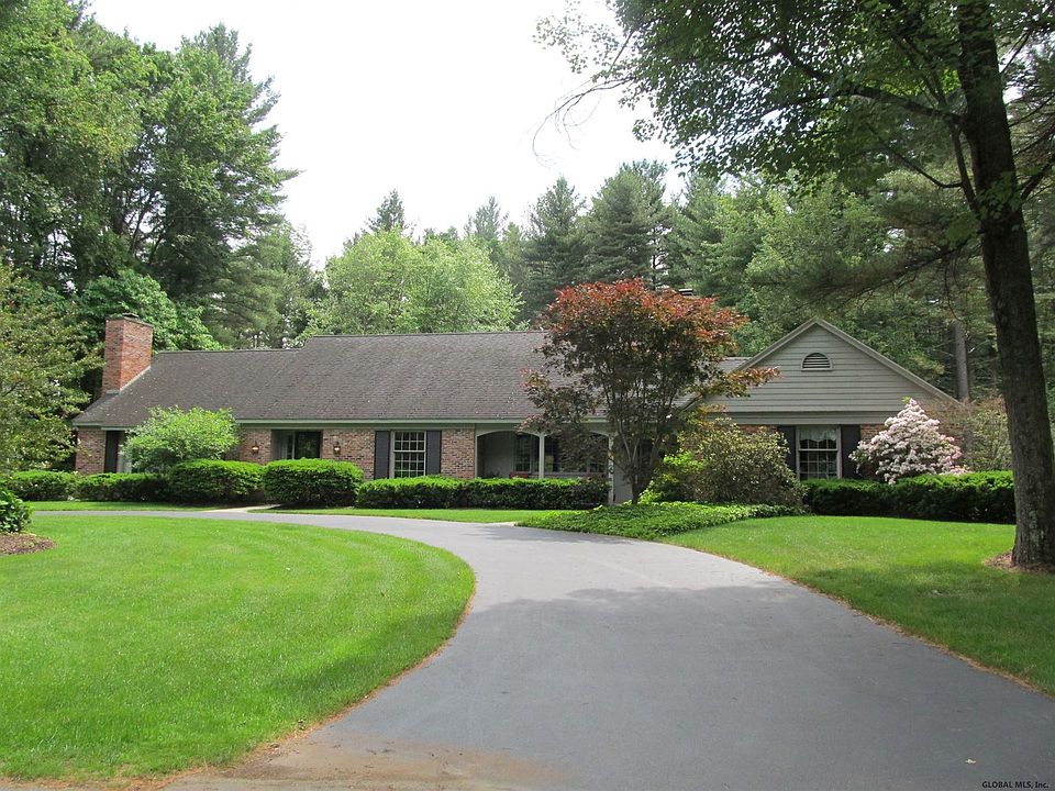 1st image of 31 Oakwood Dr